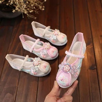 Обувь из ткани с вышивкой для девочек, Традиционный стиль, Нежные танцевальные туфли с цветочным узором и жемчугом, Обувь китайского древнего дизайнера Hanfu, новинка 2023 года